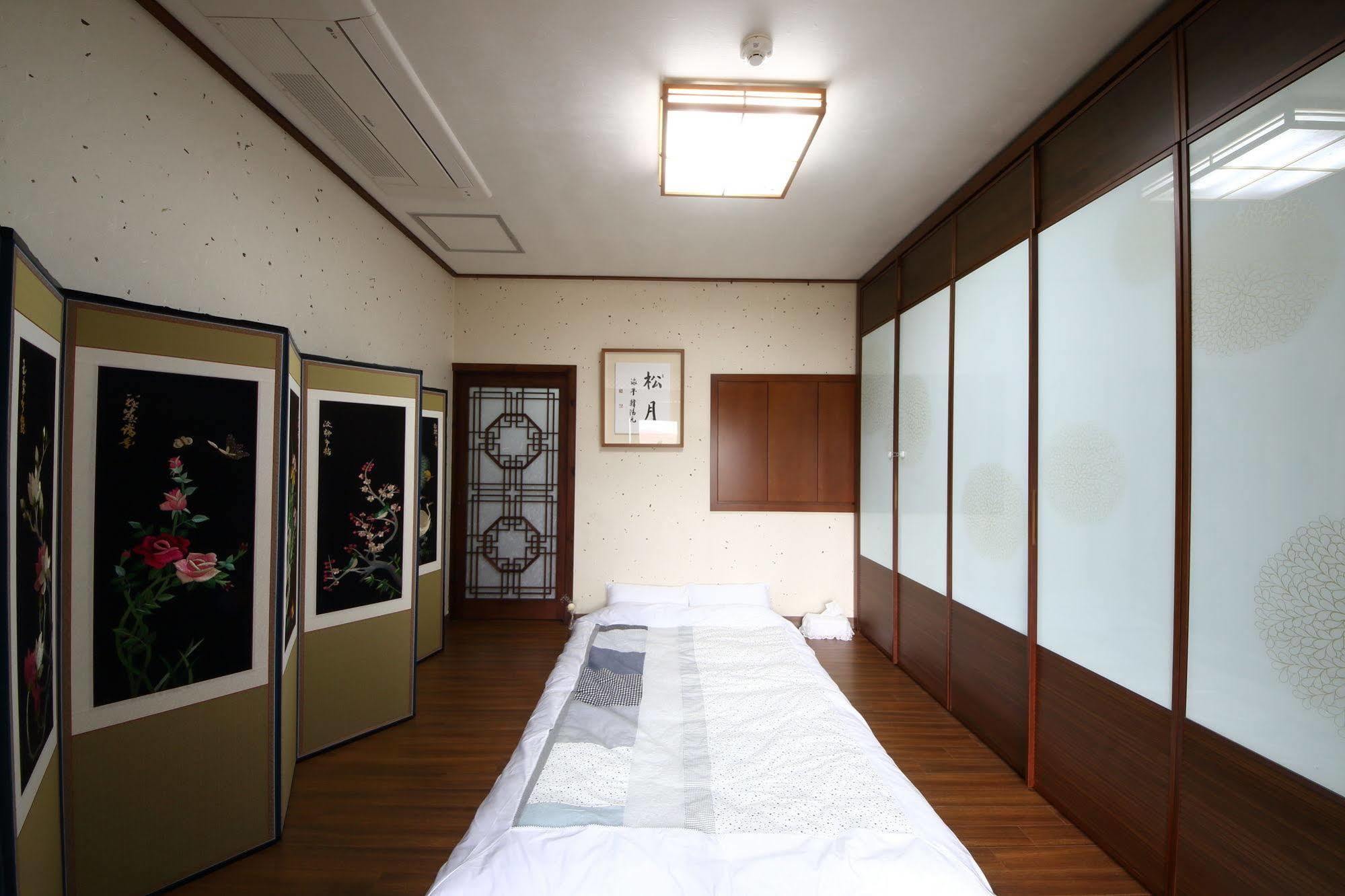 Nayaeddle Hotel