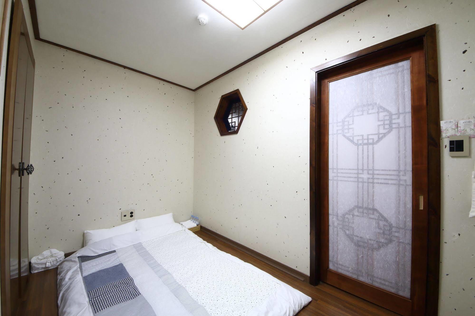 Nayaeddle Hotel