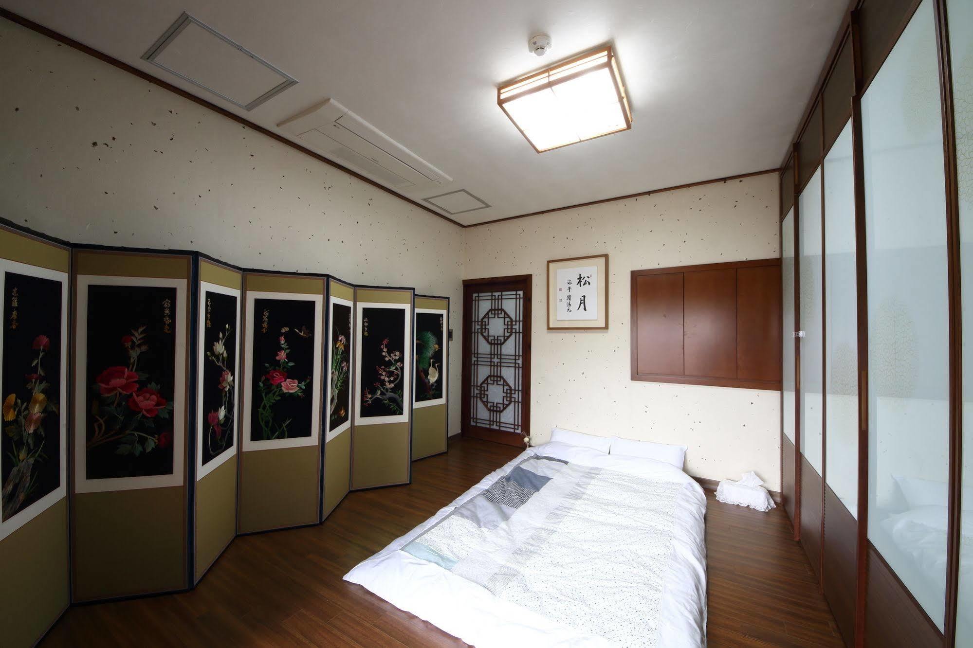 Nayaeddle Hotel